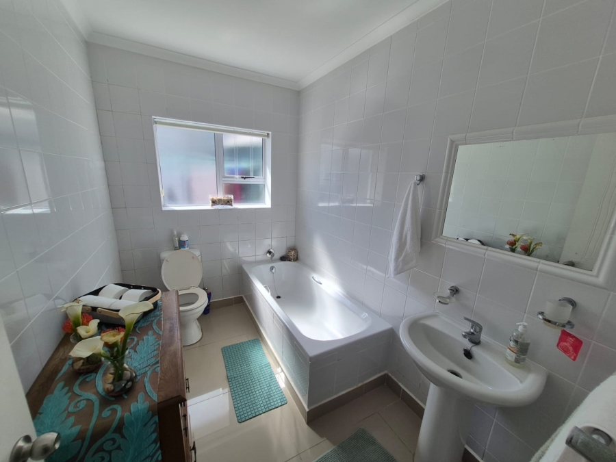 5 Bedroom Property for Sale in Dana Bay Western Cape